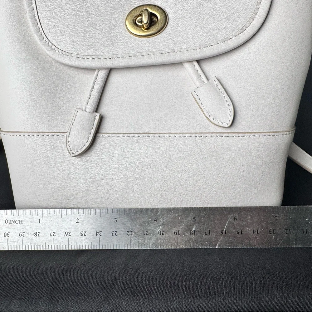 Coach Turnlock Leather Backpack White Classic Gold Hardware NWOT Clean Condition - Picture 14 of 16